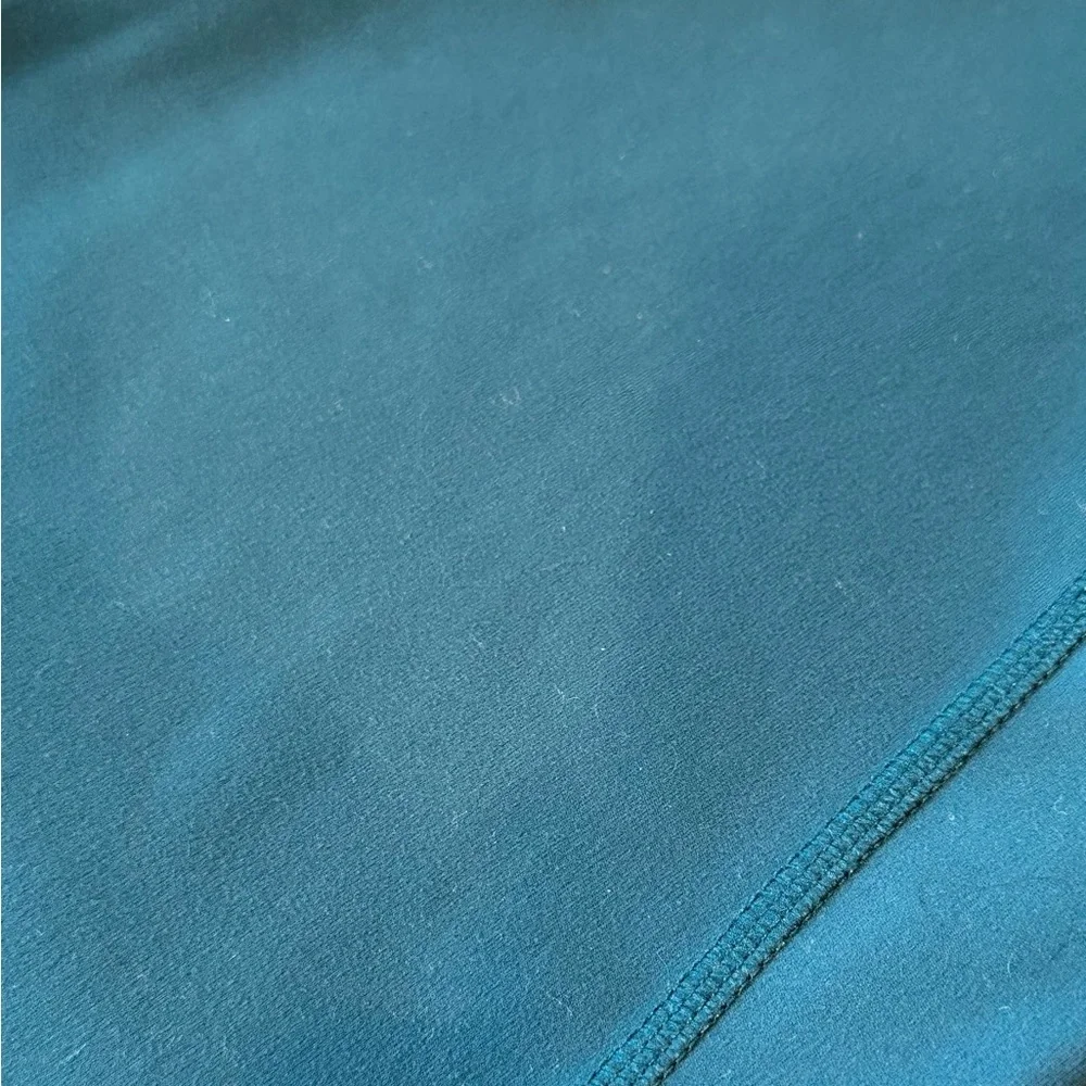 Uniqlo AIRism High Rise Capri Leggings Medium - Blue with pockets